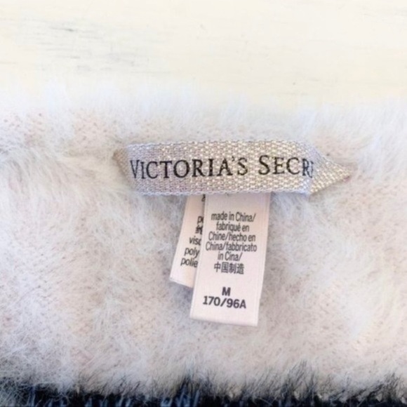 🌸🖤Victoria’s Secret 2018 NYC Fashion Show Pink & Black Heart Fuzzy Sweater🌸🖤 - Picture 4 of 4